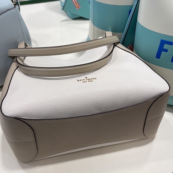 Kate Spade Leila Medium Triple Compartment Shoulder Bag
Light Sand - Picture 15 of 16